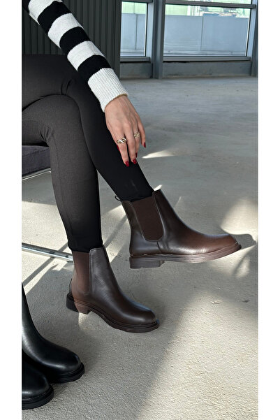 Letafia حذاء إلينور ذو تفاصيل مطاطية