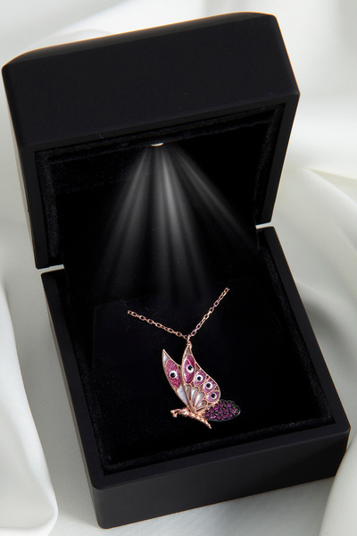 SARIASLAN Işıklı Kutuda Pembe Taşlı 925 Ayar Kelebek Gümüş Kolye Rosegold