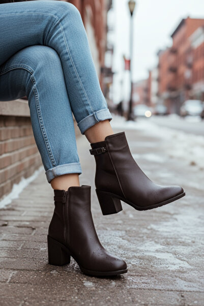 Y&D Shoes 2025-2026 الموسم الجديد للنساء حذاء بني بكعب عالٍ ومشبك معدني وسحاب