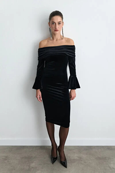 Gusto Strapless Velvet Midi Dress - Black