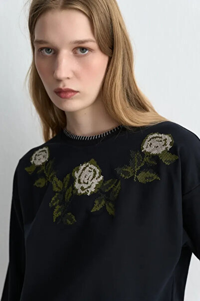 Gusto Swea cu broderie florală tricou - Negru