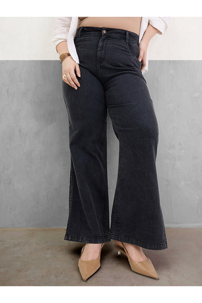 Sassafras By Styli Women Plus Size Black Straight Leg Jeans