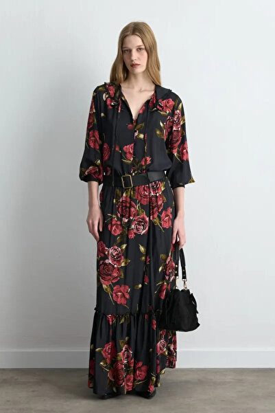 Gusto Μπλούζα από βισκόζη με σχέδιο τριαντάφυλλου της συλλογής Anka - Μαύρο