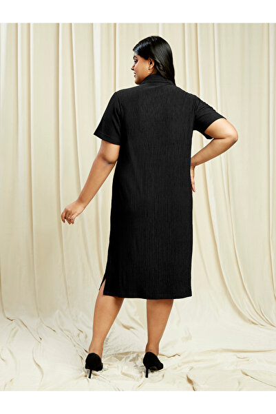 Globus By Styli Plus Size Black Buttoned Midi Dress
