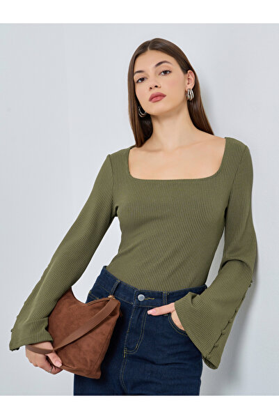 Styli بلوزة زيتونية حياكة مضلعة برقبة مربعة