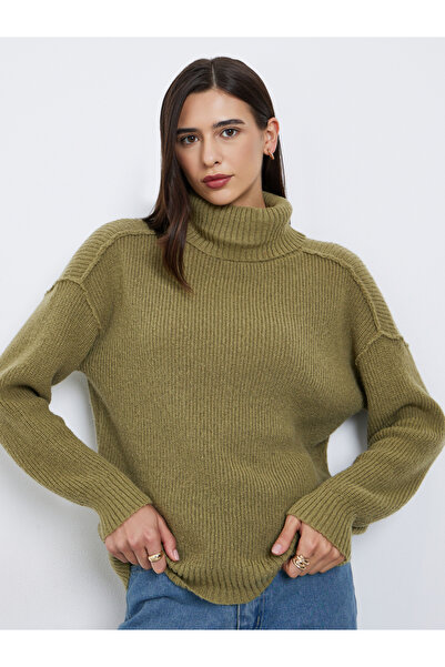 Styli Green Oversized Turtleneck Sweater