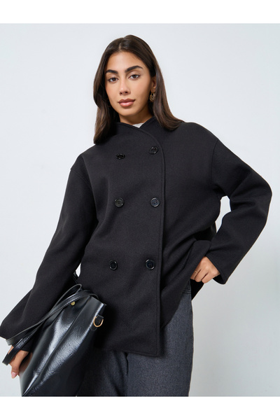 Styli معطف أسود سادة بياقة واقفة وأكتاف منسدلة