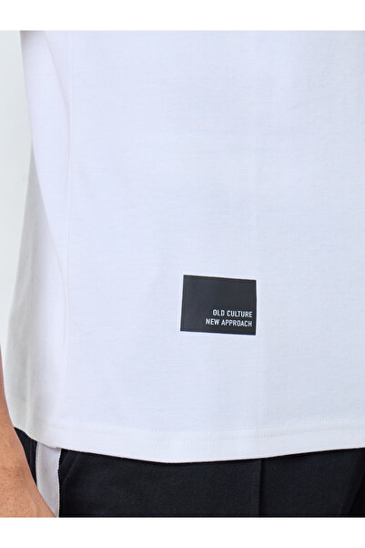 Styli Men Regular Fit Interlock T-Shirt with Badge Detail