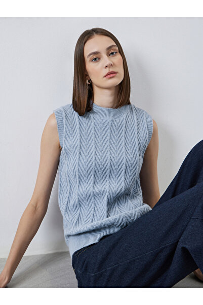 Styli Light Blue Textured Knit Sleeveless Vest