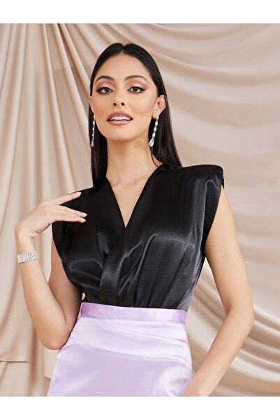 Styli Regular Fit Sleeveless V Neck Bodysuit