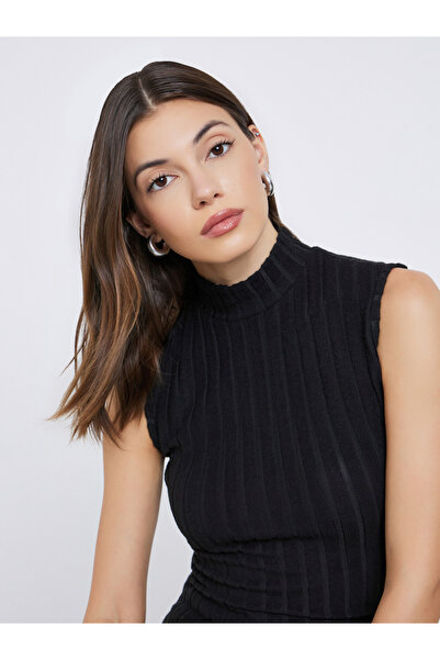 Styli Black Sleeveless Fitted Knit Top