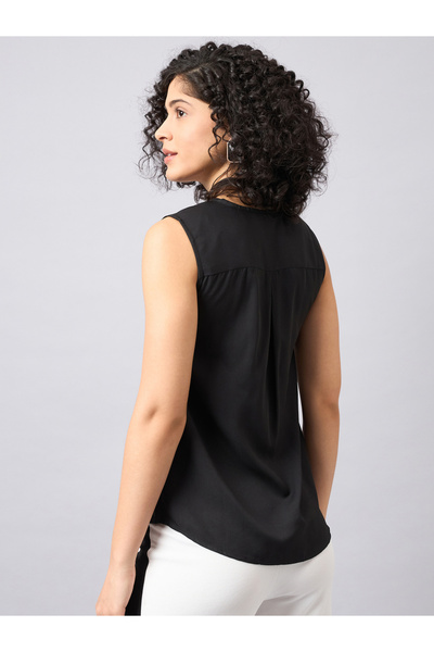 Kuwarii By Styli Black Sleeveless Regular Fit Top