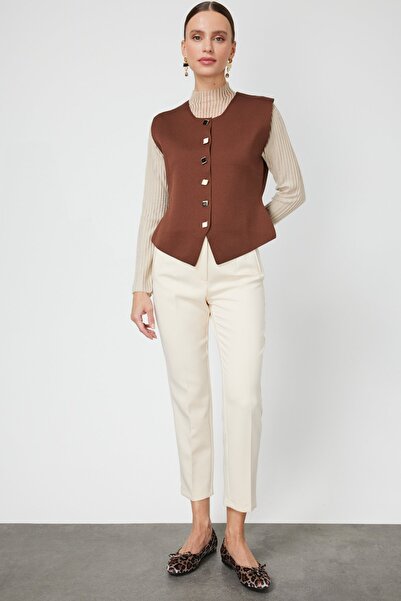ON Zero-Neck Buttoned Knit Vest