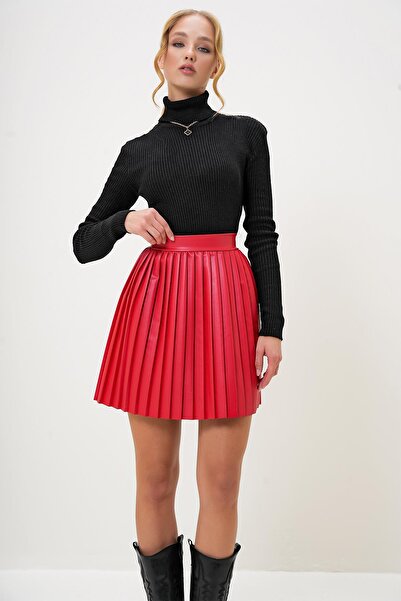 Trend Alaçatı Stili Red Faux Leather Mini Pleated Skirt - Alc-X12769