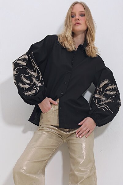Trend Alaçatı Stili Kadın Siyah Kolları İşlemeli Poplin Dokuma Gömlek Alc-X11374