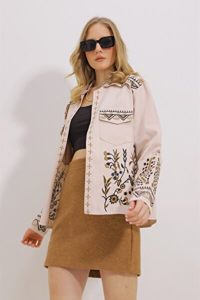 Trend Alaçatı Stili Women's Beige Double Pocket Embroidered Gabardine Jacket ALC-X11449