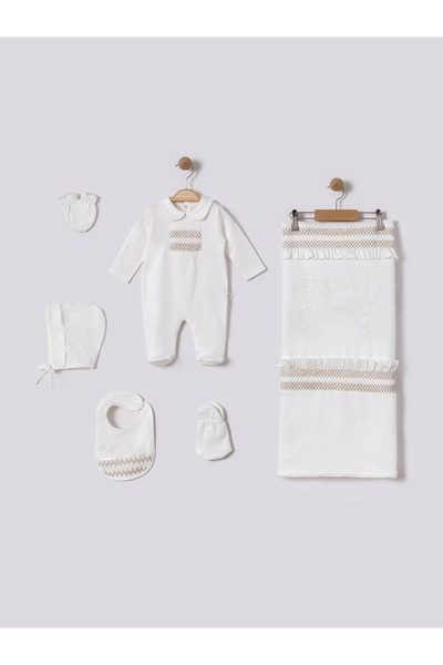 Baby shine طقم استقبال حديث الولادة 100% من القطن الطبيعي - بتصميم أبيض كلاسي...