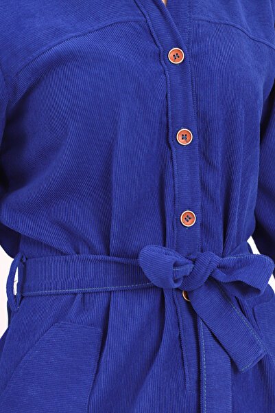 armonika Rochie de catifea pentru femei albastru cobalt cu nasturi în față, buzunare și curea ARM-25K001085