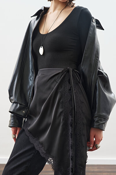 Manuka АКСЕСОАР ЗА ТАЛИЯ С ДАНТЕЛА, ЧЕРЕН