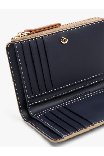 Tommy Hilfiger Women Sandalwood Monoplay Bifold Wallet