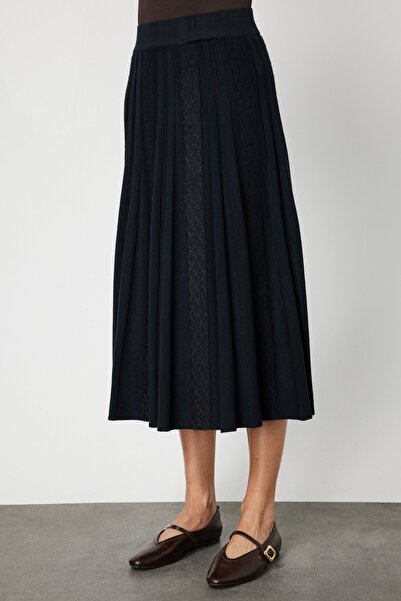 ON Velvet Detailed Pleated Maxi Length Knit Skirt
