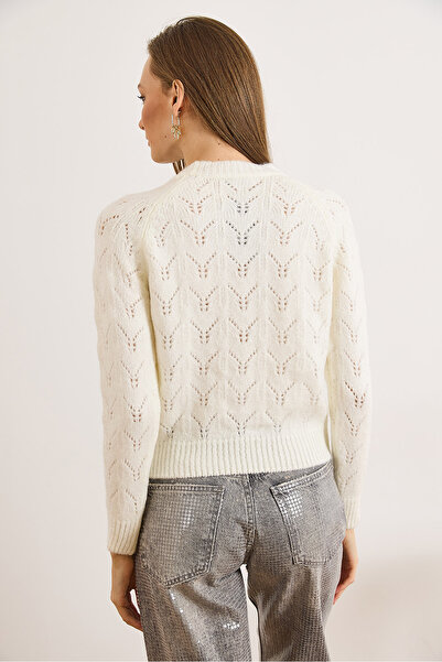 Olalook Women's White Lace-Like Knit Soft Textured Knitwear Sweater Kzk-19001053