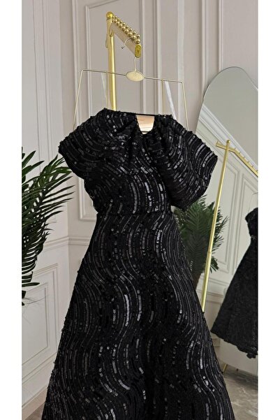 MALAZ Royal elegance embodied in a dress! 🤍