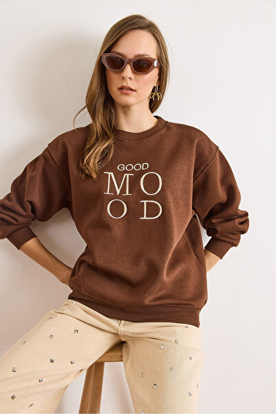 Olalook Дамска кафява блуза с бродерия Good Mood, подплатена с шерпа, свободна кройка SWT-19000776