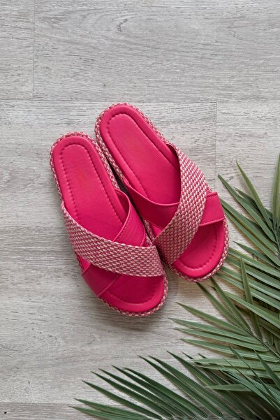 FUGA MODA Velora Fuchsia Checkerboard Patterned Cross-Strapped High Straw Wrap Sole Premium Slippers