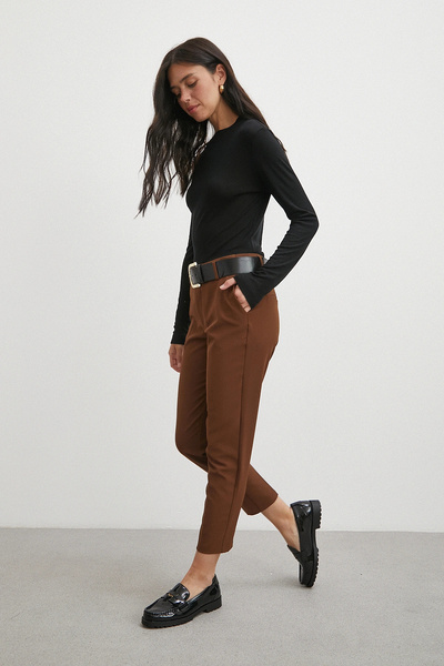 Never more Belted Carrot Leg Trousers Brown
