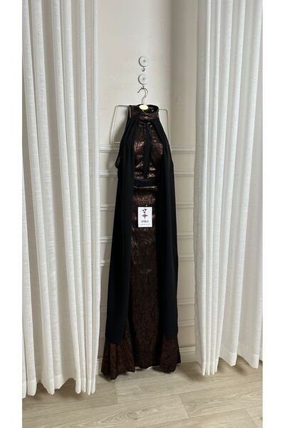 Onila The dress in the confusing color is elegant and luxurious.