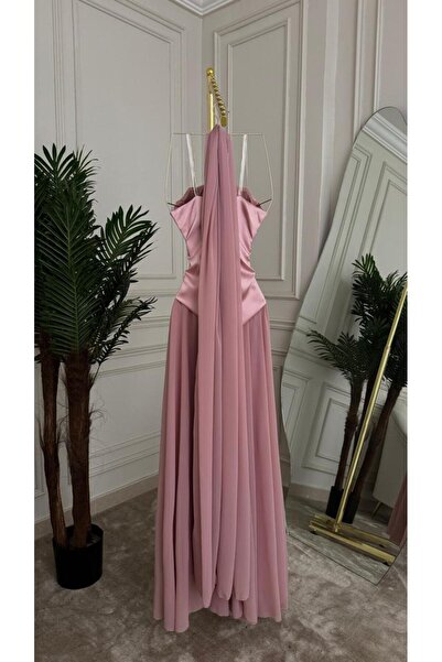 MALAZ A romantic dress with a diamond-like sparkle: a magical dream dress