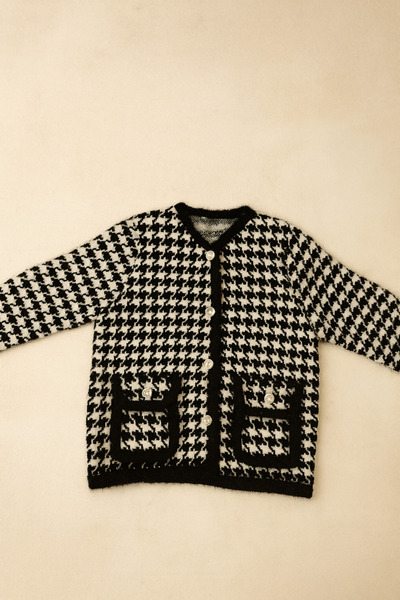 Naromi Kazayağı Desenli Düğmeli Triko Ceket – İnci Düğme Detaylı