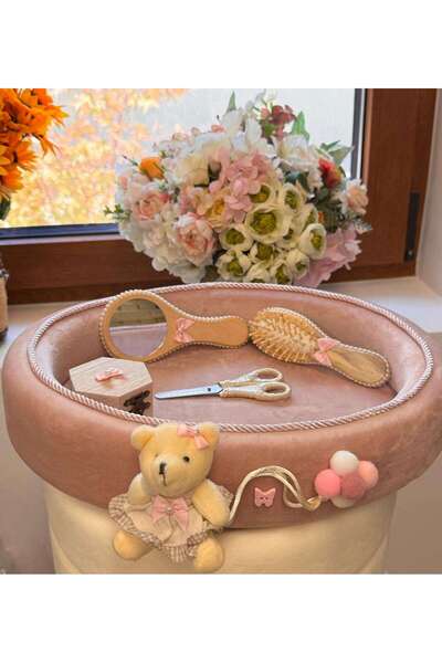 KidsMagazin Tavă roz din catifea cu ursuleț pentru ceremonia de tuns