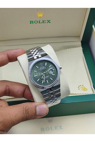 CN The Rolex Land-Dweller watch, inspired by the classic Datejust model, combines sophisticated elegance with superior craftsmanship.