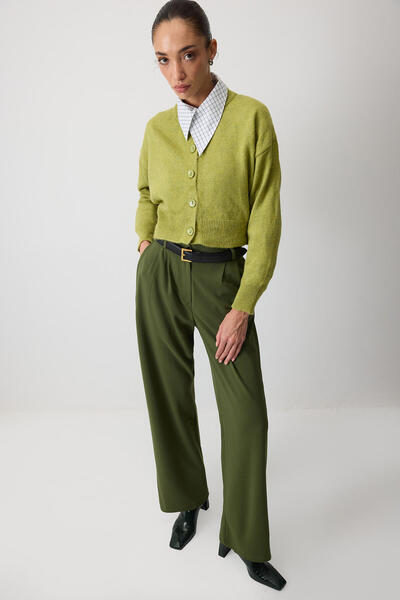 Touché Privé Buttoned Short Knit Cardigan