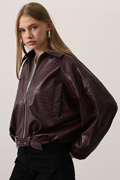 VAGGON Γυναικείο μπουφάν από συνθετικό δέρμα με λεπτομέρεια από μπορντό ζώνη Vs01245