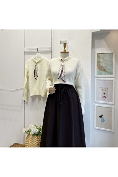 Faya Boutique Beyaz Fular Detaylı Kazak