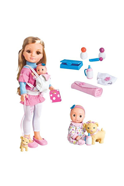 Krista Fotomodelul Maylla este bona, cu bebeluș și accesorii