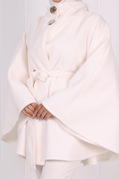 KÜBRA Angora Poncho Model Ecru