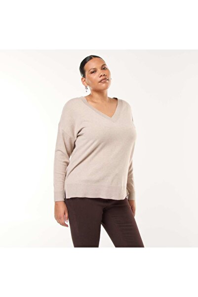 KİABİ سترة محبوكة ناعمة برقبة على شكل حرف V باللون البيج