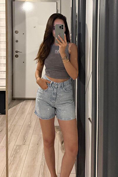 Nazliye Yıkama Detay Taşlı Jean Şort