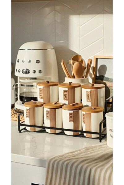 Generic This spice and seasoning storage jar set features a perfect design that adds a stunning touch to your kitchen decor.