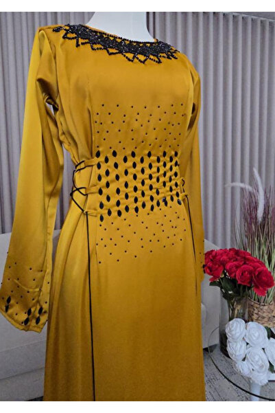 Narin Boutique Luxurious satin evening dress with shimmering embroidery and a defined waist – royal yellow