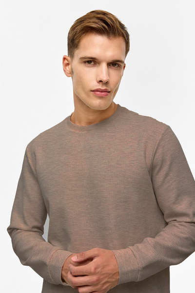 SÜVARİ Φούτερ με φαρδιά εφαρμογή με λαιμόκοψη σε σχήμα O, με μοτίβο βάφλας σε σκούρο καφέ