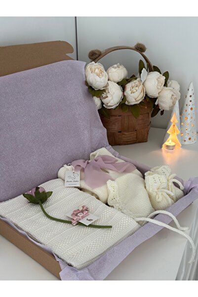 Sincabın Düşleri Hoşgeldin bebek yenidoğan hediye kutusu kıyafet takımı seti örgü triko tulum patik hastane çıkışı