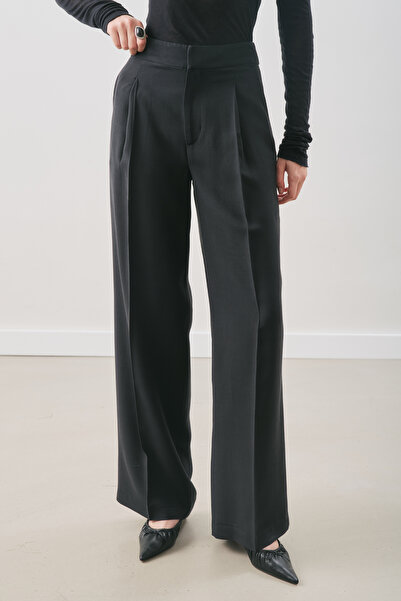 Manuka Draped Pleated Trousers Black