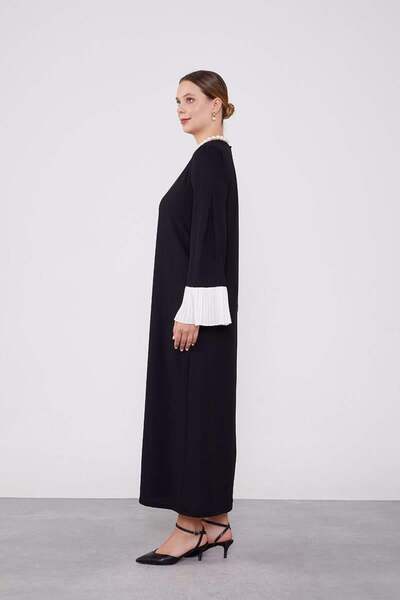 Levidor Μαύρο φόρεμα με πλισέ σιφόν