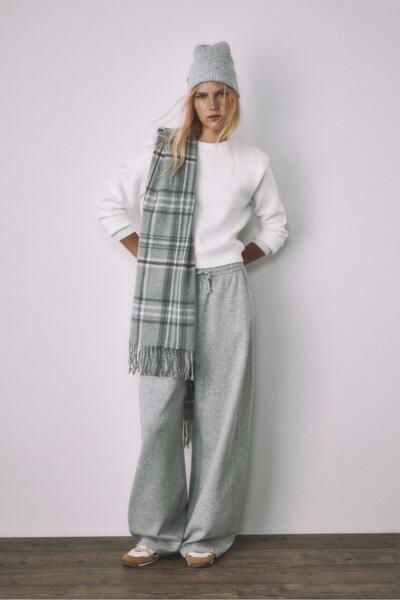 Stradivarius Omuz vatkalı triko kazak