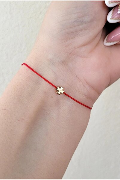 Siyah Kadın Yonca Objeli Kırmızı Renk Floş İpli Şans Bilekliği